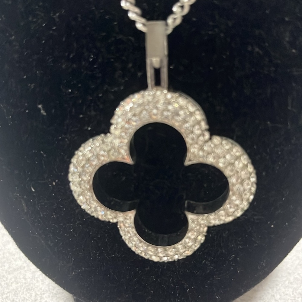 Beautiful necklace - Picture 3 of 3